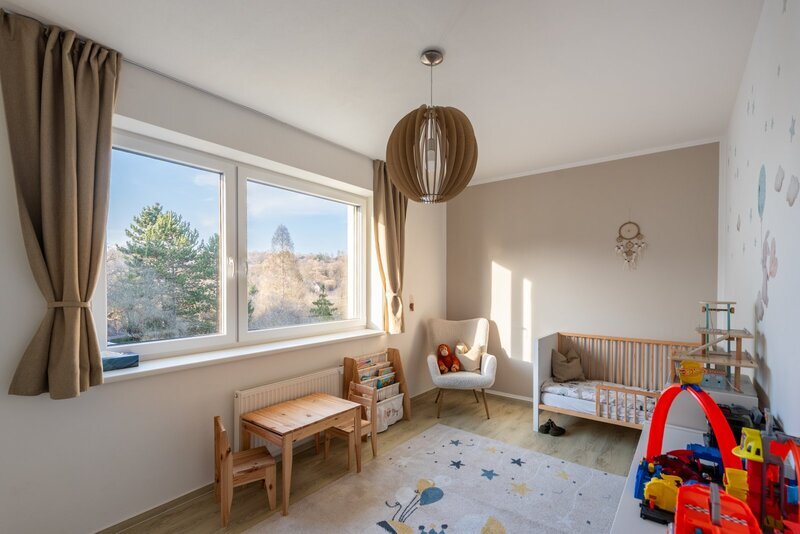 Prodej nadstandardního bytu 3+kk, pracovna/šatna s oknem, terasa, garážové stání