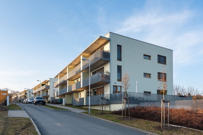 Prodej nadstandardního bytu 3+kk, pracovna/šatna s oknem, terasa, garážové stání