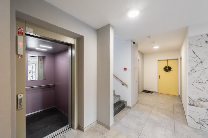 Prodej nadstandardního bytu 3+kk, pracovna/šatna s oknem, terasa, garážové stání