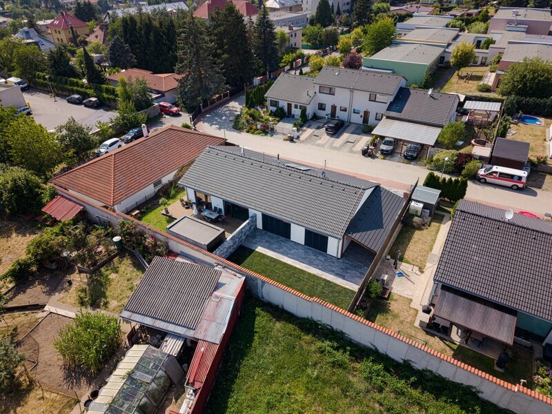 Prodej rodinného domu 4+kk se zahradou v Jílovém u Prahy