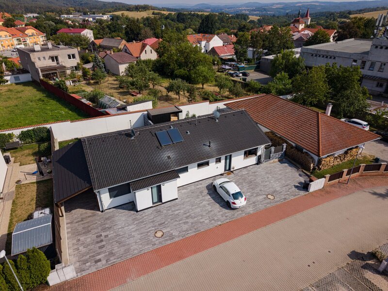 Prodej rodinného domu 4+kk se zahradou v Jílovém u Prahy