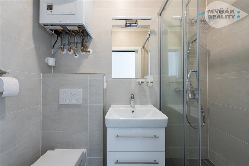 Pronájem bytu 2+kk (30 m2), kompletní rekonstrukce - Břevnov
