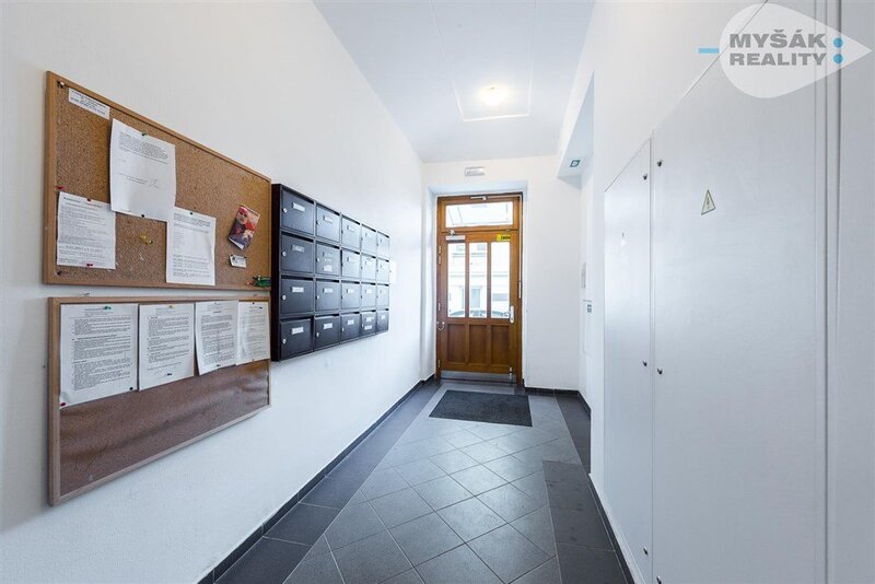 Pronájem bytu 2+kk (30 m2), kompletní rekonstrukce - Břevnov