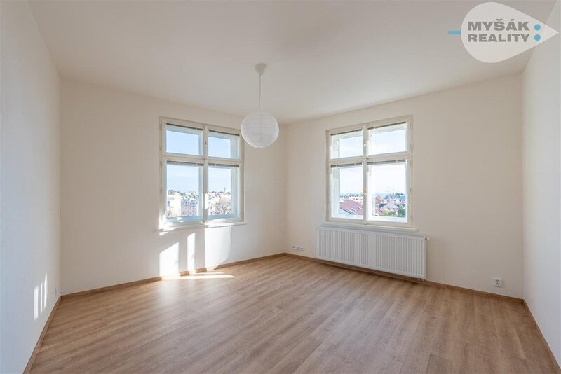 Pronájem bytu 2+kk (30 m2), kompletní rekonstrukce - Břevnov