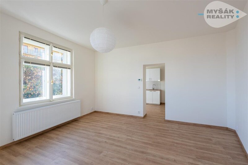 Pronájem bytu 2+kk (30 m2), kompletní rekonstrukce - Břevnov