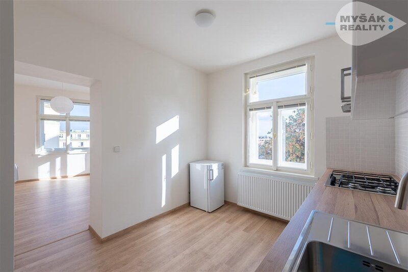 Pronájem bytu 2+kk (30 m2), kompletní rekonstrukce - Břevnov
