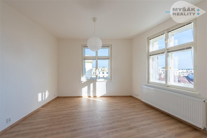 Pronájem bytu 2+kk (30 m2), kompletní rekonstrukce - Břevnov