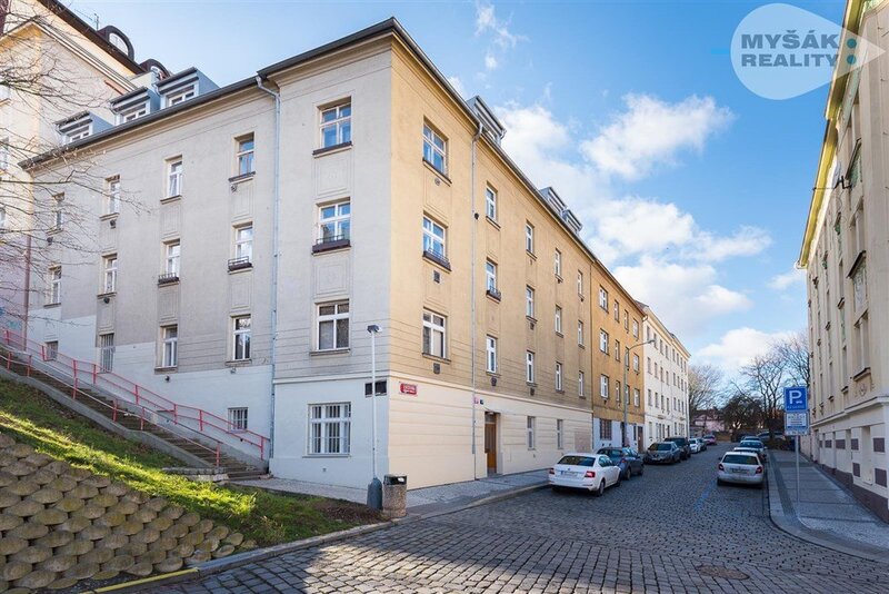 Pronájem bytu 2+kk (30 m2), kompletní rekonstrukce - Břevnov