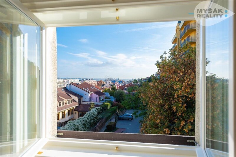 Pronájem bytu 2+kk (30 m2), kompletní rekonstrukce - Břevnov