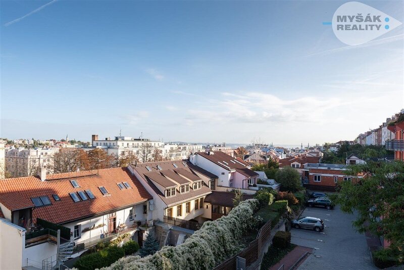Pronájem bytu 2+kk (30 m2), kompletní rekonstrukce - Břevnov