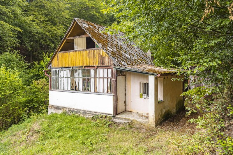 prodej velkého pozemku v Jílovém u Prahy