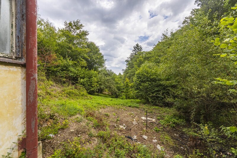 prodej velkého pozemku v Jílovém u Prahy