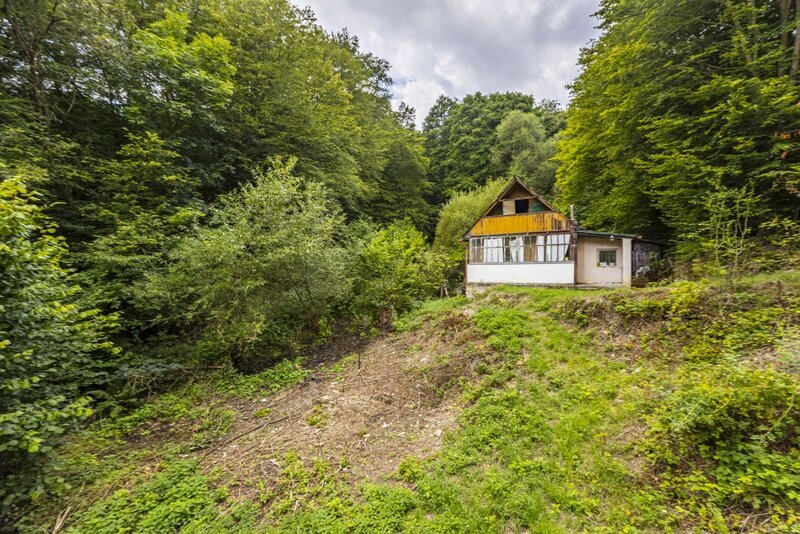 prodej velkého pozemku v Jílovém u Prahy