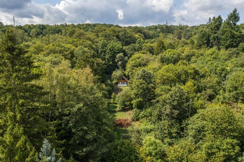prodej velkého pozemku v Jílovém u Prahy