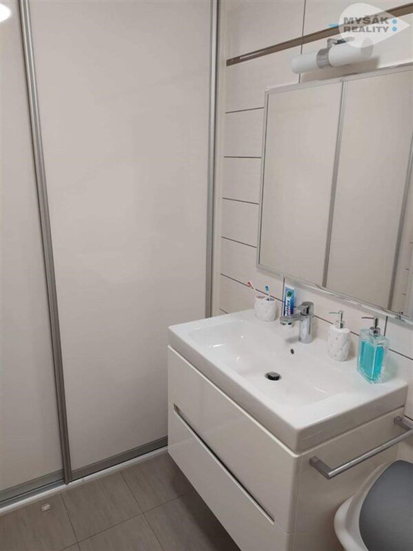 Byt 1+kk, Ječná 1879, Hostivice