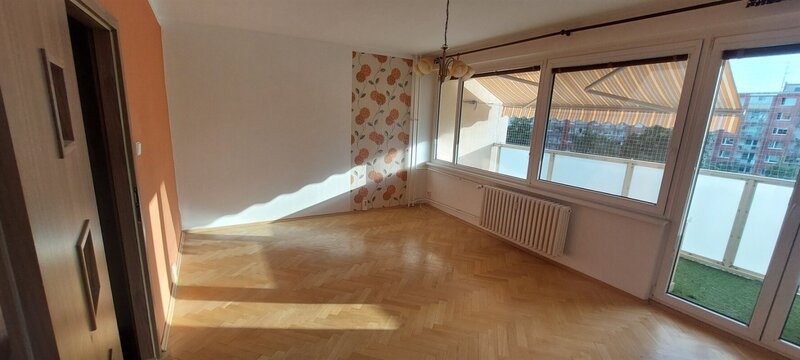 Pronájem bytu 3+1 s lodžií Havířovská 425, Praha 18 - Letňany