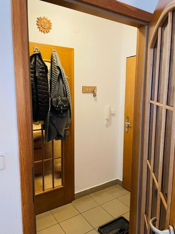 Prodej bytu 1+kk se zahrádkou, novostavba, Praha 8 Trója