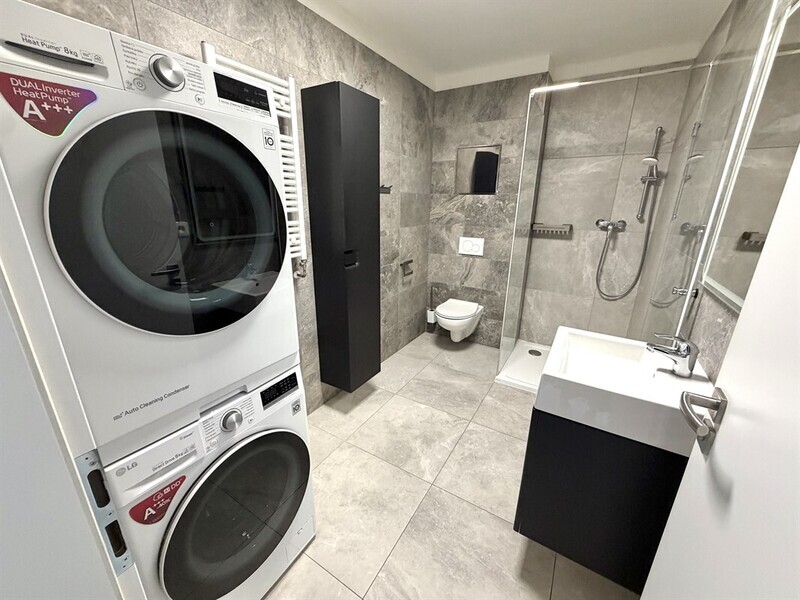 Pronájem moderního bytu 2+kk s vlastní střešní terasou 35 m² a nádhernými výhledy