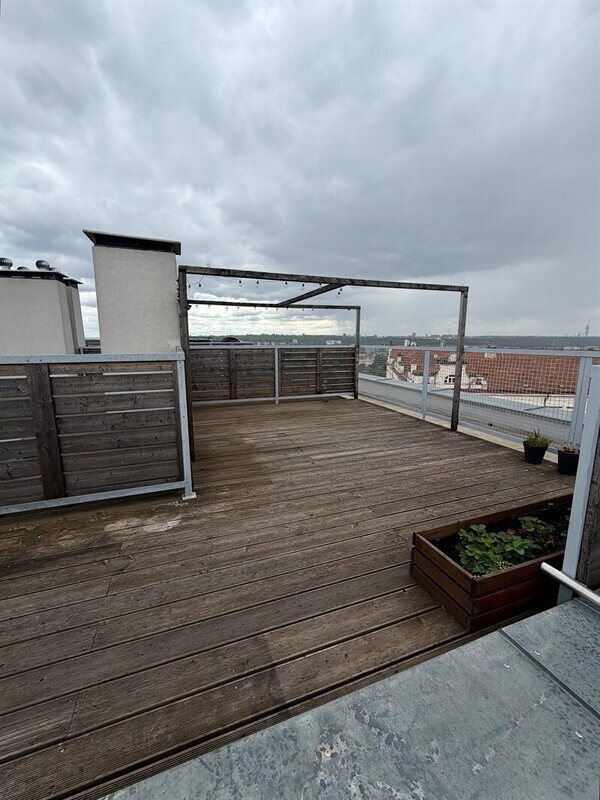 Pronájem moderního bytu 2+kk s vlastní střešní terasou 35 m² a nádhernými výhledy