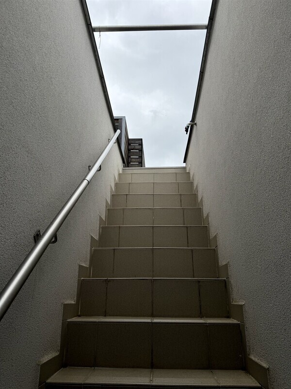 Pronájem moderního bytu 2+kk s vlastní střešní terasou 35 m² a nádhernými výhledy