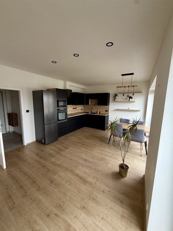 Pronájem moderního bytu 2+kk s vlastní střešní terasou 35 m² a nádhernými výhledy